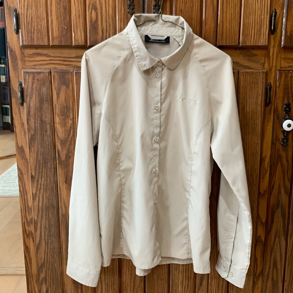 Extreme Mountain warehouse Woman’s Button down blouse Size 10 color Tan